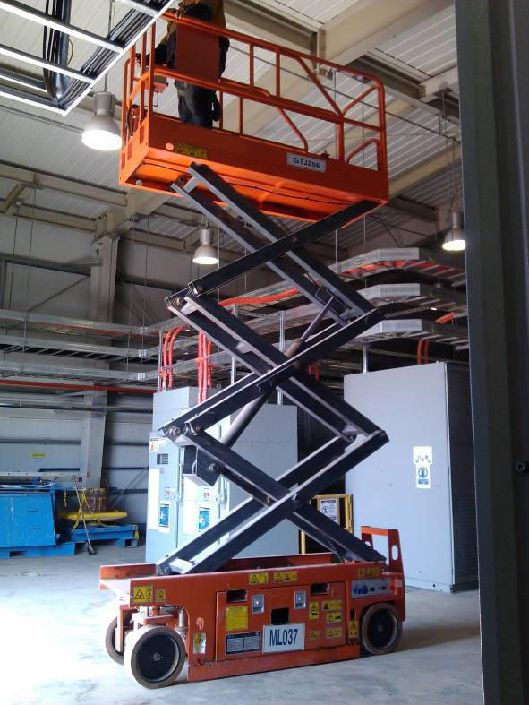 Scissor lift in maintaining